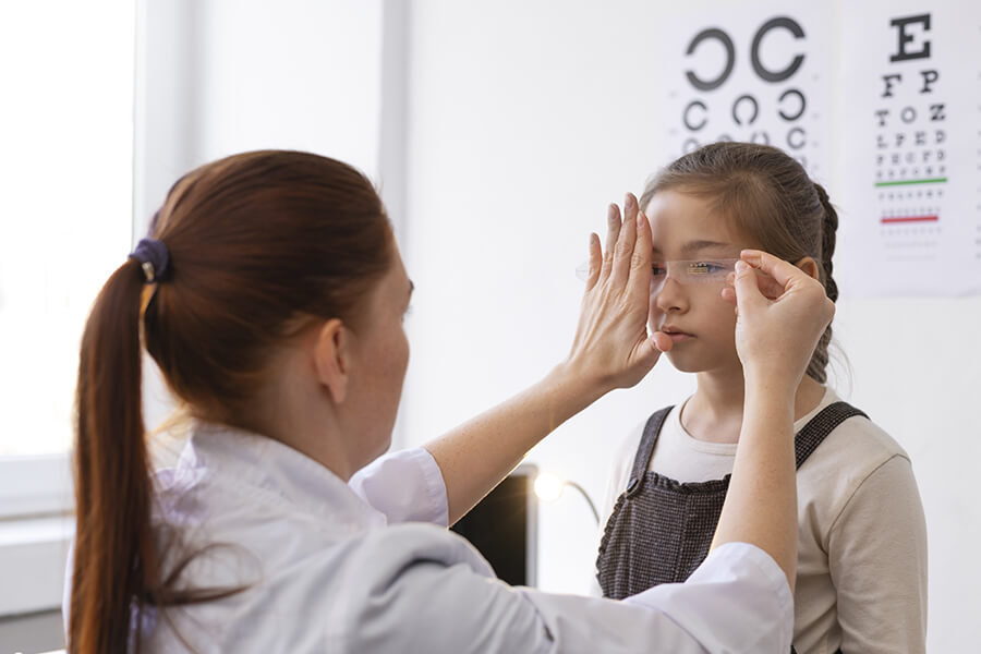 What to Expect from Preschool Eye Exams: optical lens for clear vision