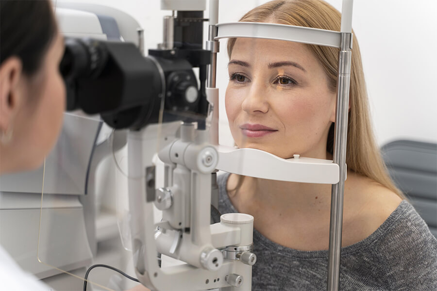 Importance of Regular Eye Exams for Optical Lenses Wearers
